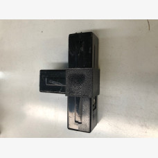 P31 Qubelok 3Leg Flat Connector Black